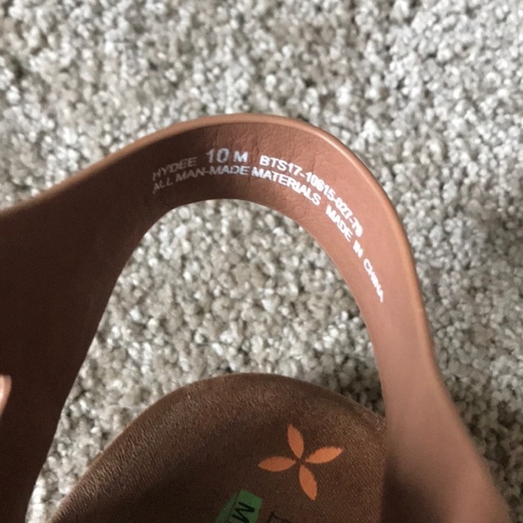 Baretraps Wedge Sandals - Picture 3 of 5